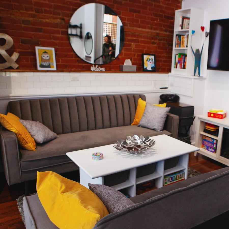 Hip Heritage Main Floor Flat In Downtown District Belleville Luaran gambar