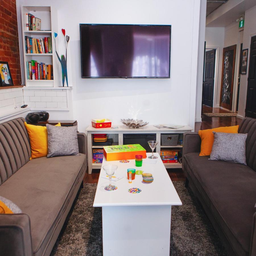 Hip Heritage Main Floor Flat In Downtown District Belleville Luaran gambar