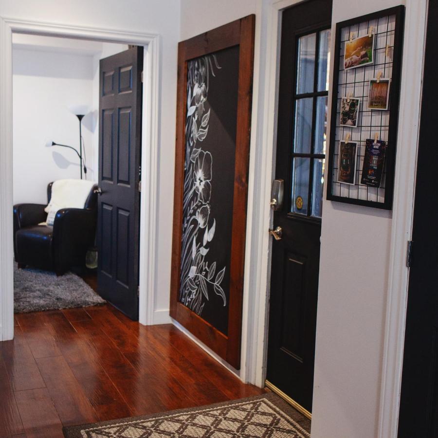 Hip Heritage Main Floor Flat In Downtown District Belleville Luaran gambar