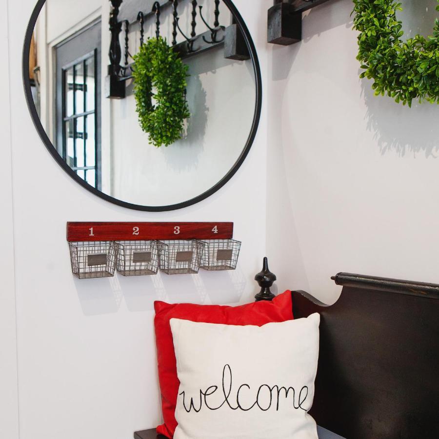 Hip Heritage Main Floor Flat In Downtown District Belleville Luaran gambar