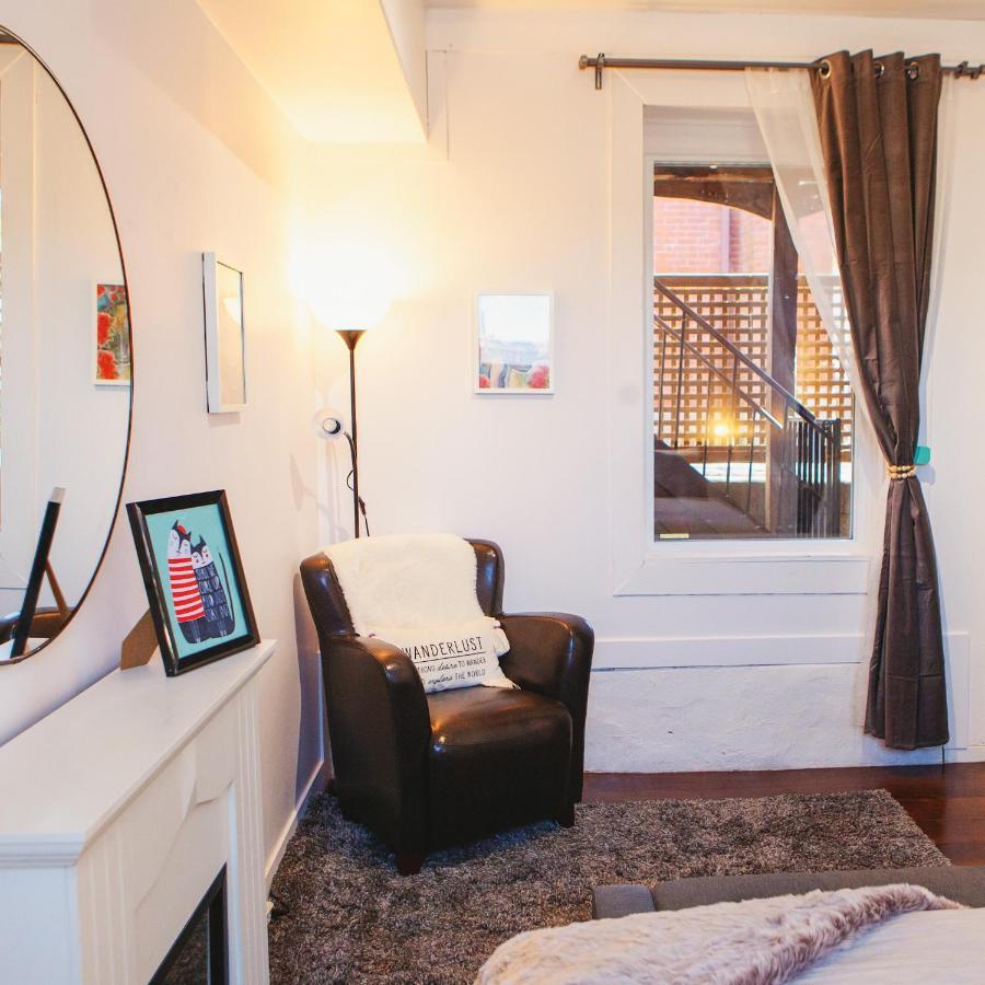 Hip Heritage Main Floor Flat In Downtown District Belleville Luaran gambar