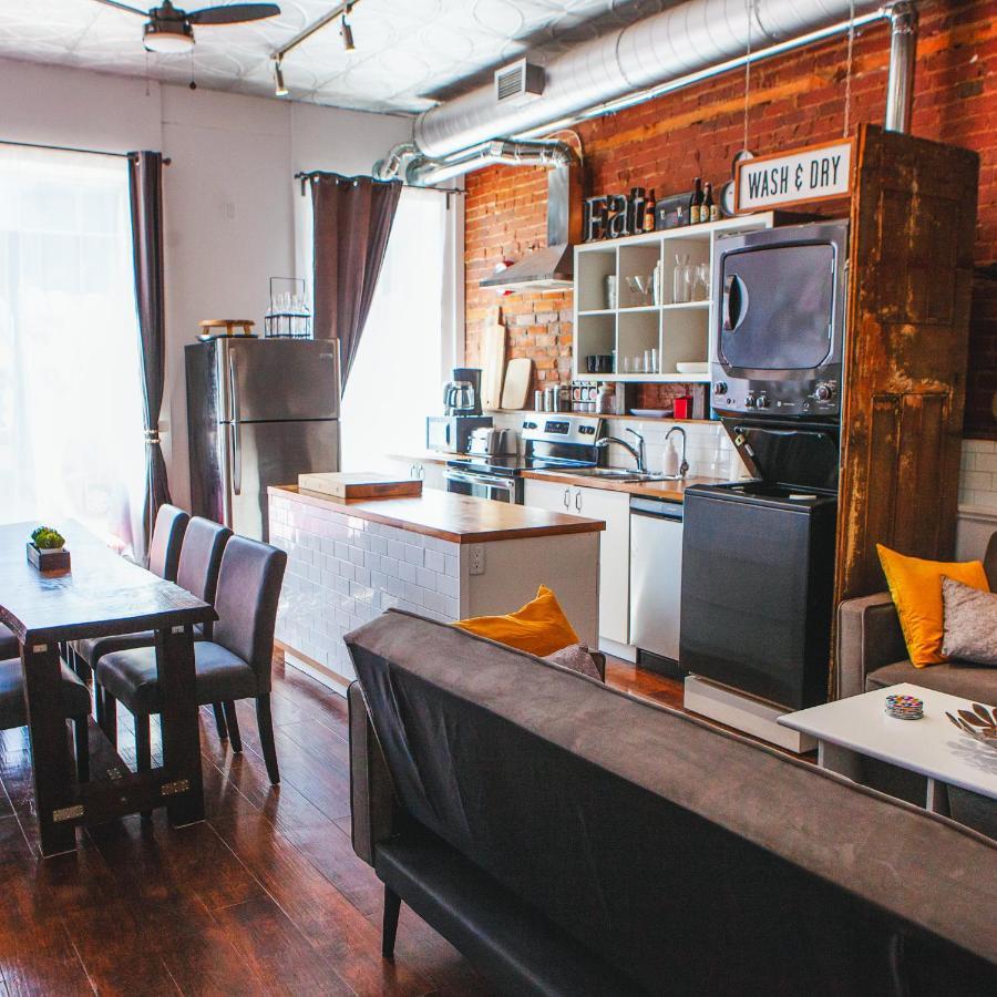 Hip Heritage Main Floor Flat In Downtown District Belleville Luaran gambar